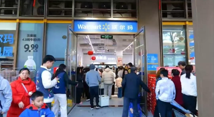 零售业新动向：张文中、俞敏洪探访胖东来，2025年变革加速