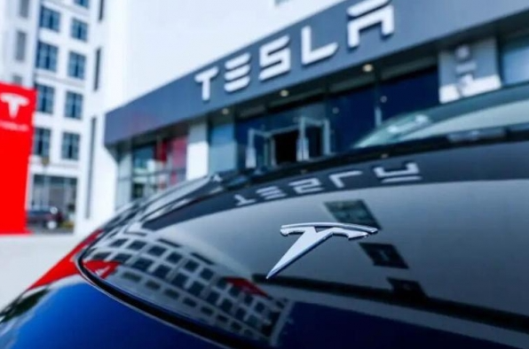 特斯拉FSD在华落地，中美智能驾驶领域迎来三重竞争格局